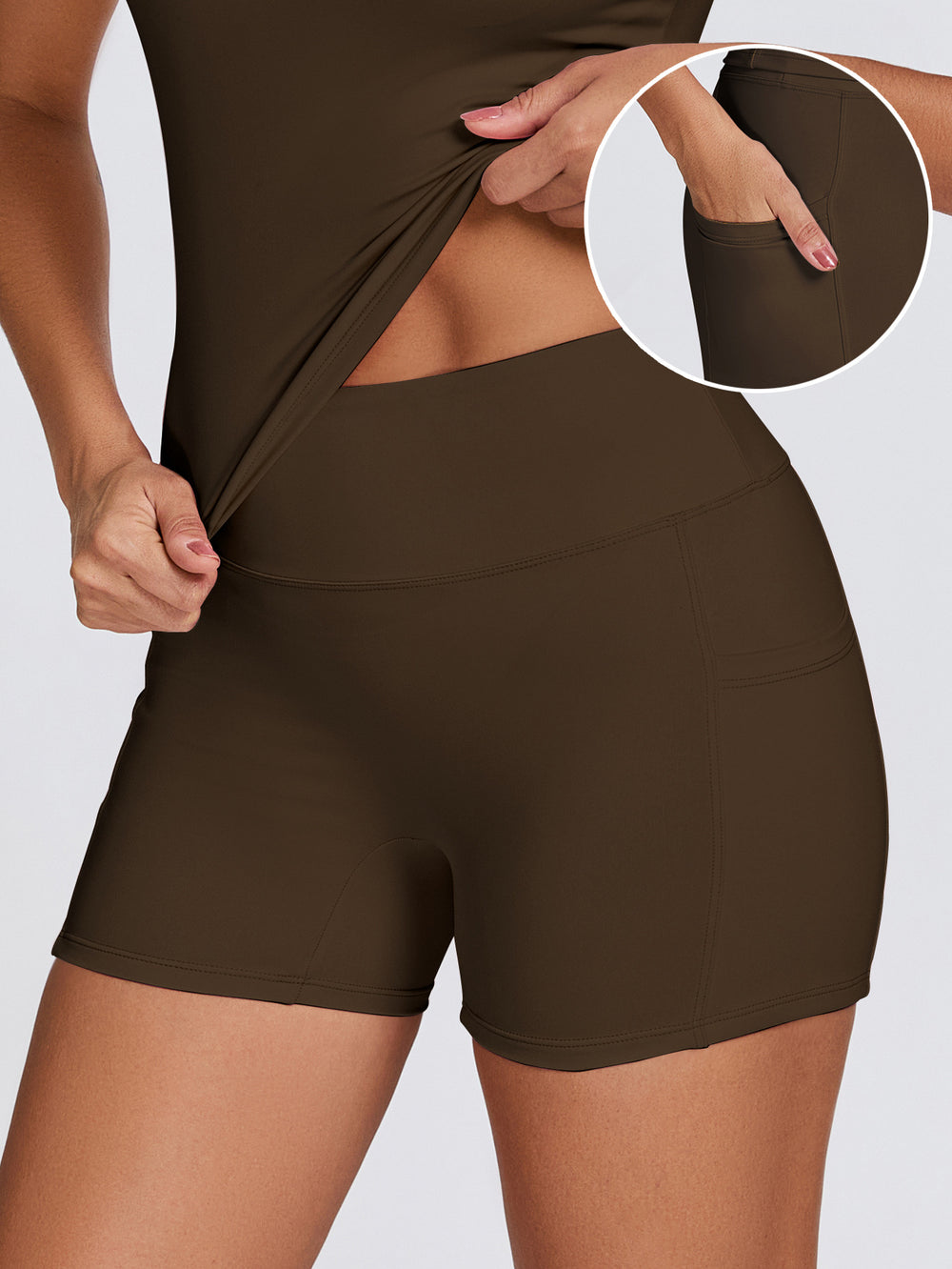 Dry Yoga Suit with Shorts and Pockets - Image 2